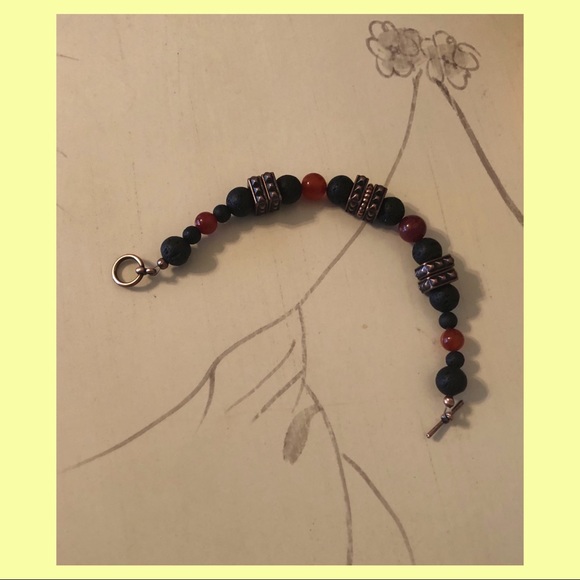Toggle clasp bracelet designed with lava beads - Picture 2 of 6